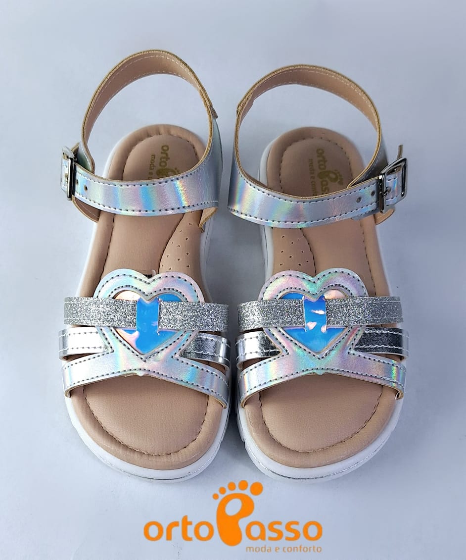 Sandalia Corazón de tiras.